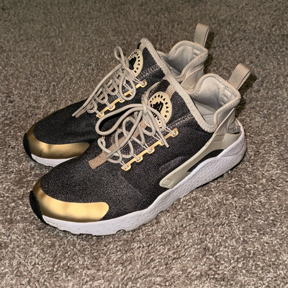 Nike Air Huarache Run Ultra women’s size 8